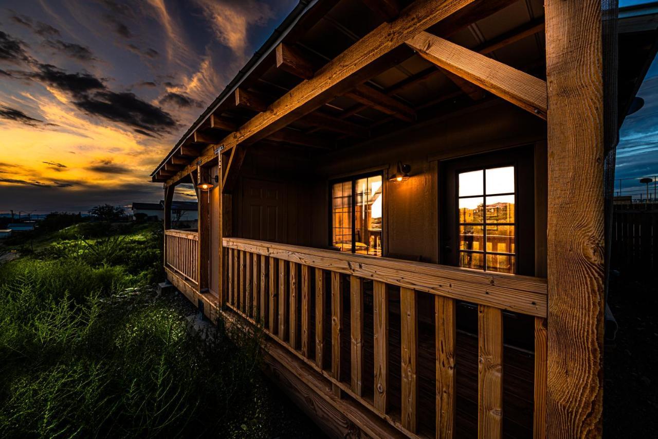 -Pet Friendly- Miners Cabin #5 -Two Double Beds - Private Balcony Tombstone Exterior foto