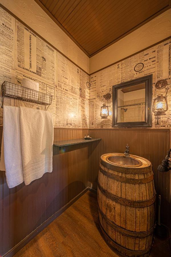 -Pet Friendly- Miners Cabin #5 -Two Double Beds - Private Balcony Tombstone Exterior foto